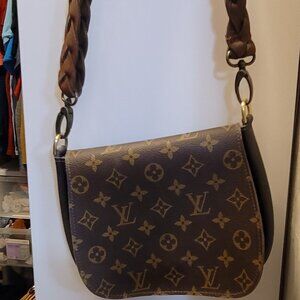 Crossbody bag